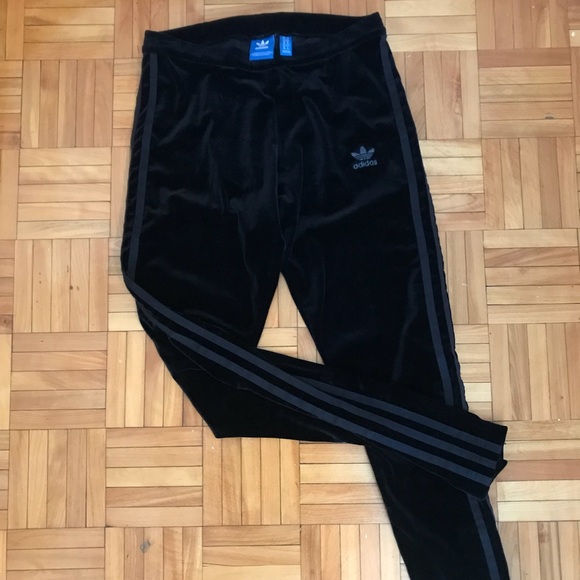 Velvet black Adidas leggings!